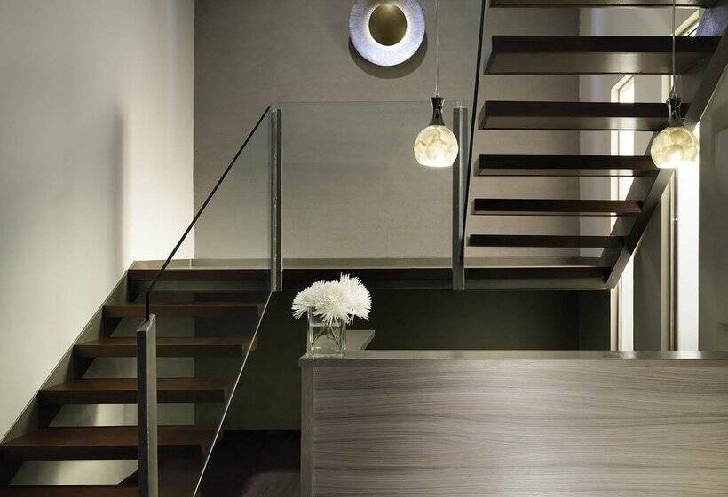 Отель H10 White Suites