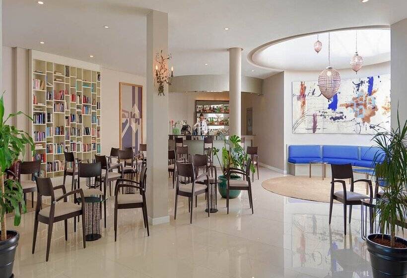 Отель H10 White Suites