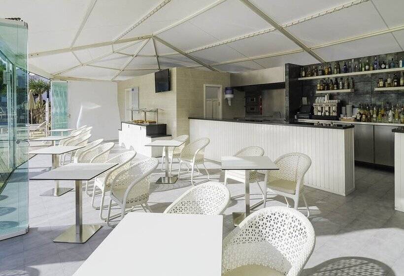 Отель H10 White Suites