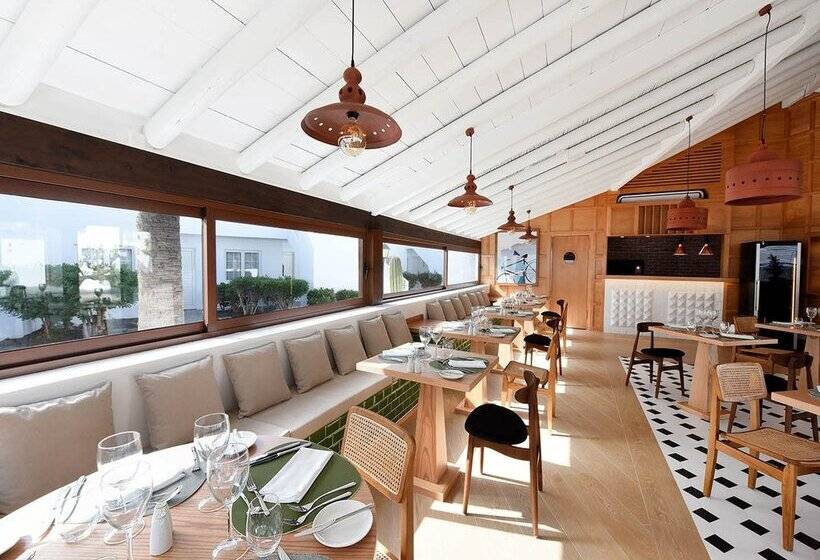 Отель H10 White Suites