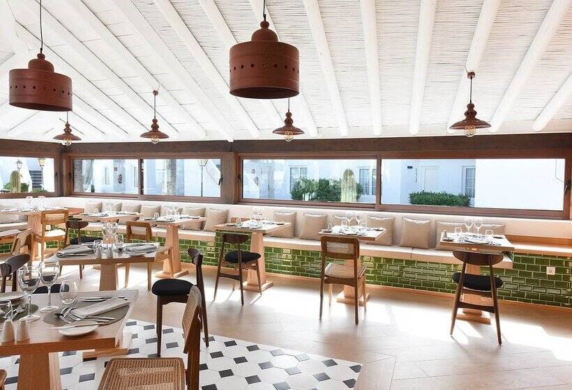 Отель H10 White Suites