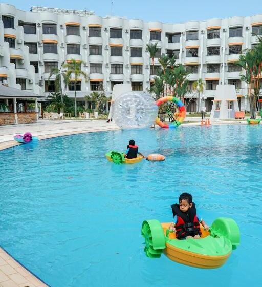 Harris Resort Batam Waterfront