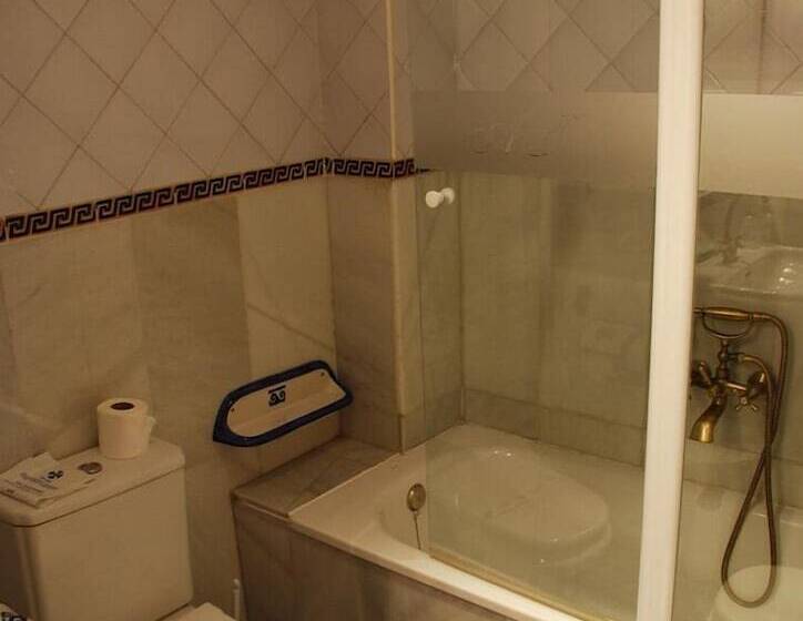 فندق Alvar Fanez