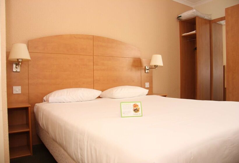 בית מלון כפרי Campanile Milton Keynes  Fenny Stratford