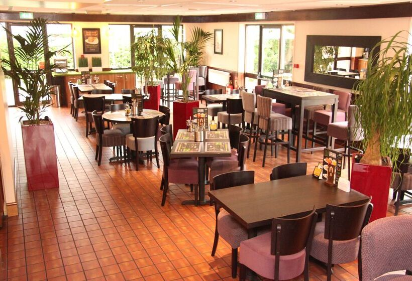 בית מלון כפרי Campanile Milton Keynes  Fenny Stratford