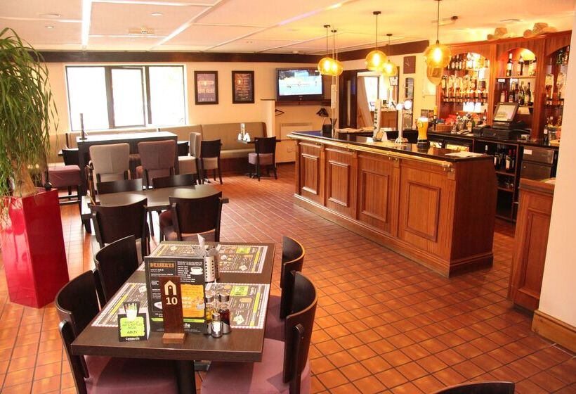 בית מלון כפרי Campanile Milton Keynes  Fenny Stratford