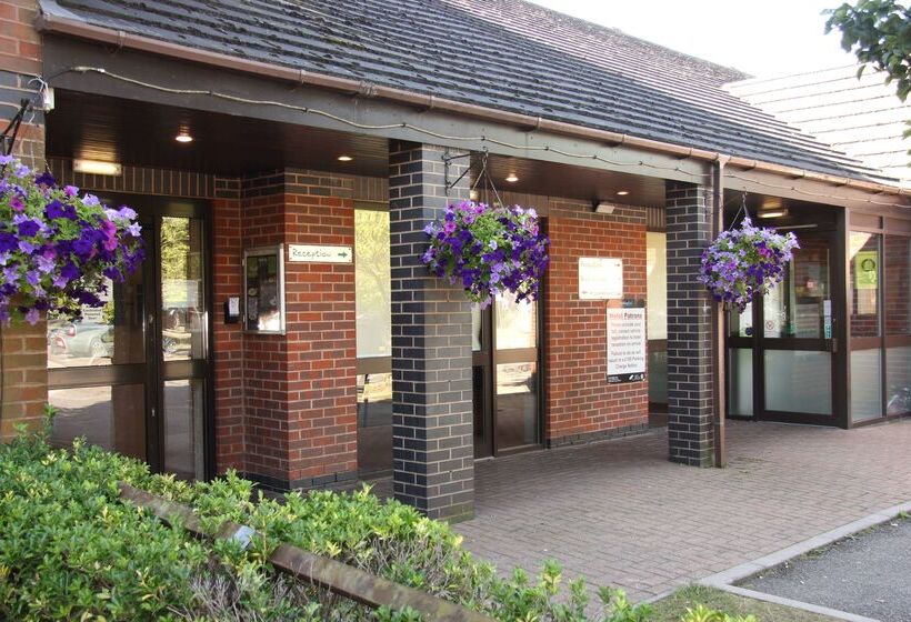 בית מלון כפרי Campanile Milton Keynes  Fenny Stratford