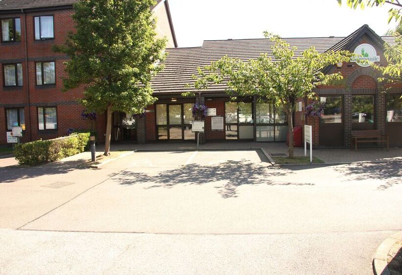 בית מלון כפרי Campanile Milton Keynes  Fenny Stratford