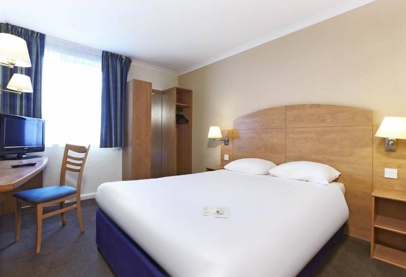 בית מלון כפרי Campanile Milton Keynes  Fenny Stratford