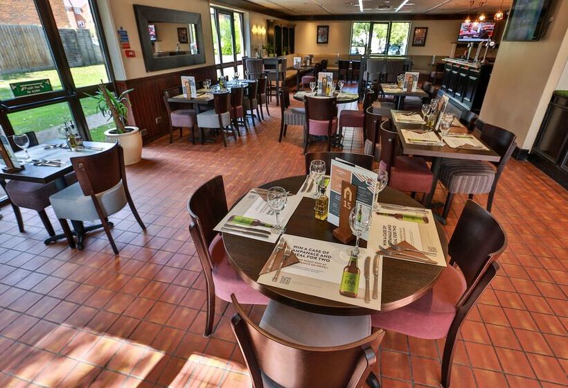 בית מלון כפרי Campanile Milton Keynes  Fenny Stratford