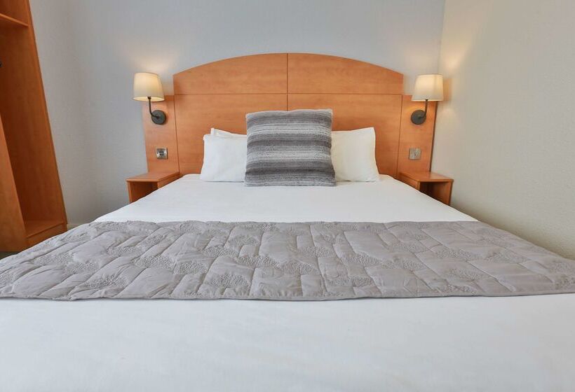 בית מלון כפרי Campanile Milton Keynes  Fenny Stratford