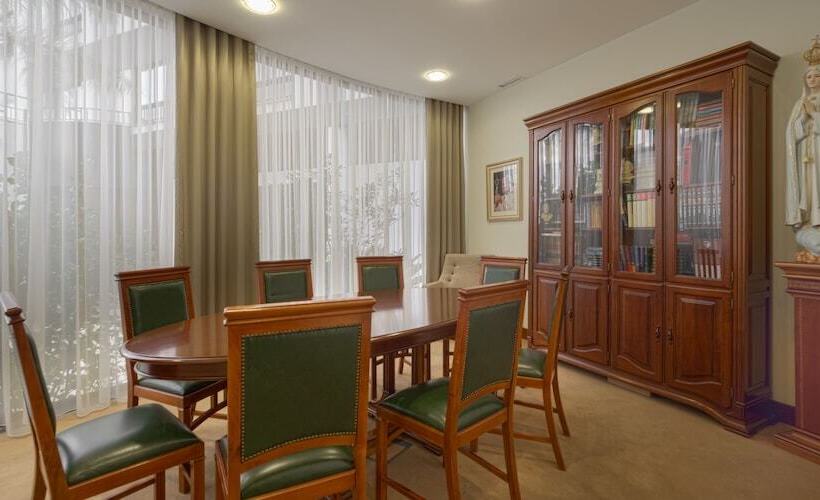 Отель Cinquentenario & Conference Center