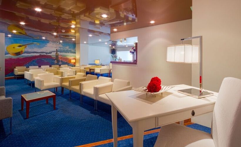 Отель Cinquentenario & Conference Center