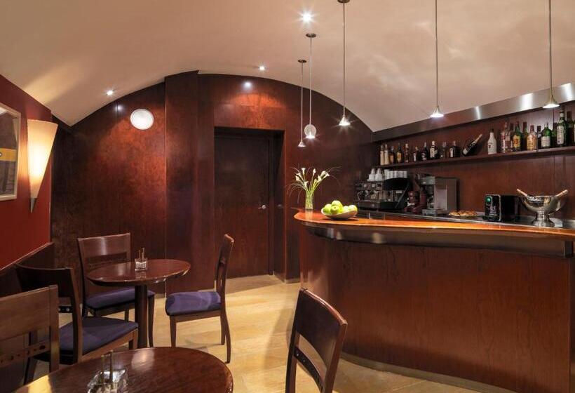 Отель H10 Raco Del Pi