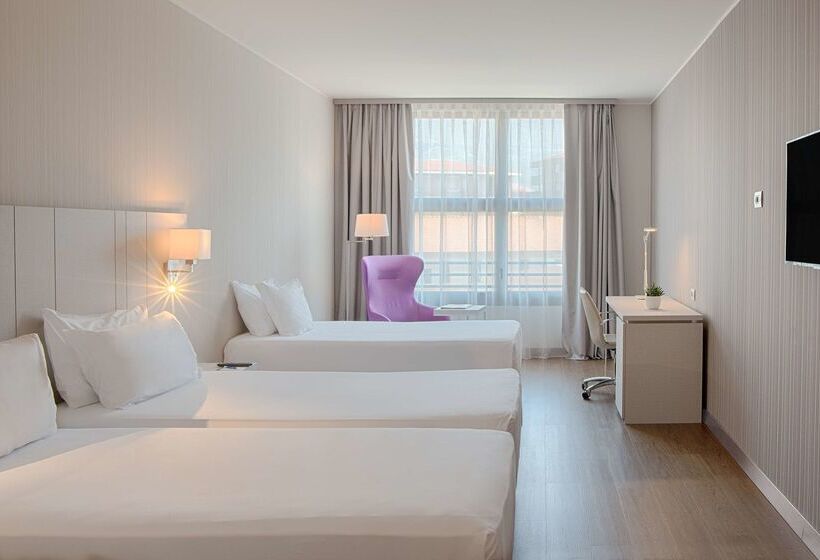 Отель NH Lecco Pontevecchio