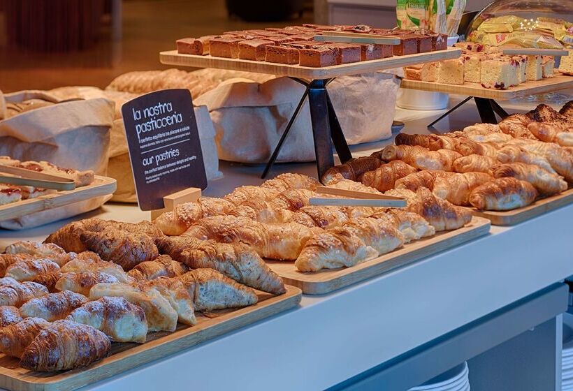 Отель NH Lecco Pontevecchio