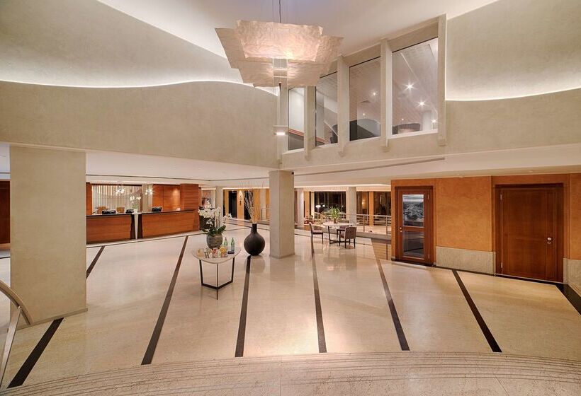 Отель NH Lecco Pontevecchio