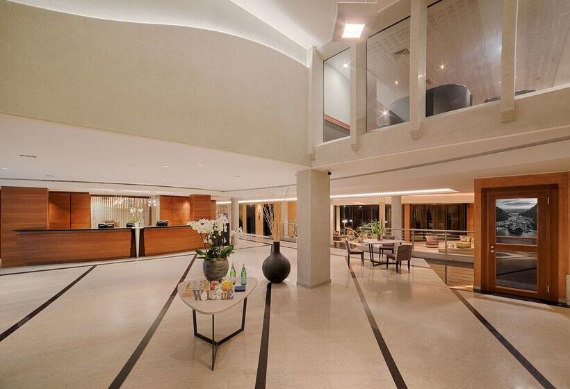 Отель NH Lecco Pontevecchio