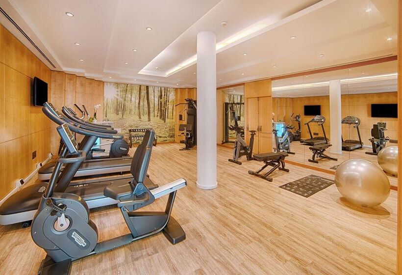 Отель NH Lecco Pontevecchio