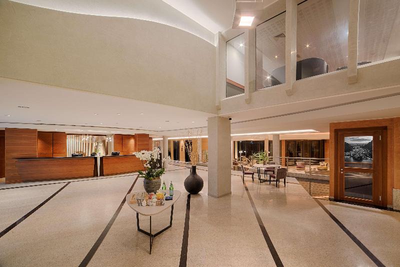 Отель NH Lecco Pontevecchio