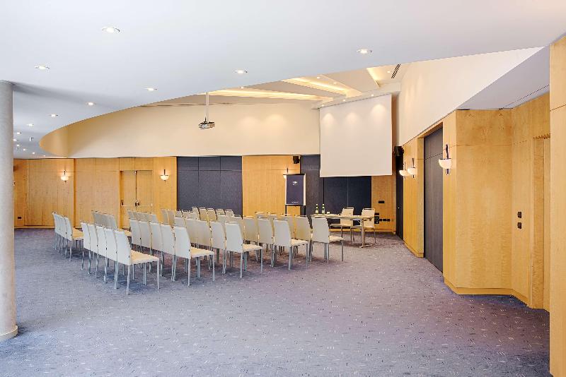 Отель NH Lecco Pontevecchio