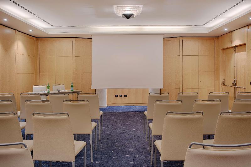 Отель NH Lecco Pontevecchio