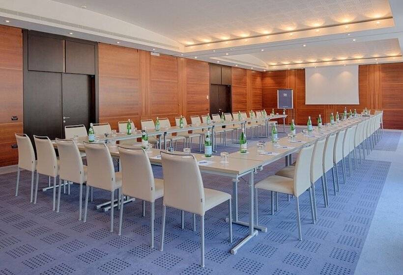 Отель NH Lecco Pontevecchio