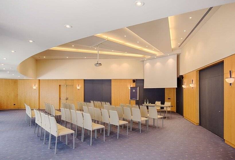 Отель NH Lecco Pontevecchio