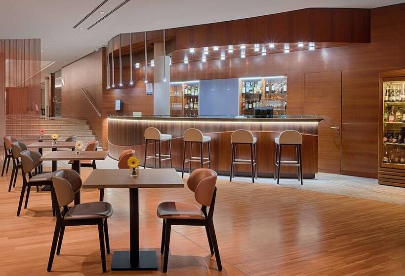 Отель NH Lecco Pontevecchio