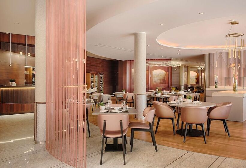 Отель NH Lecco Pontevecchio