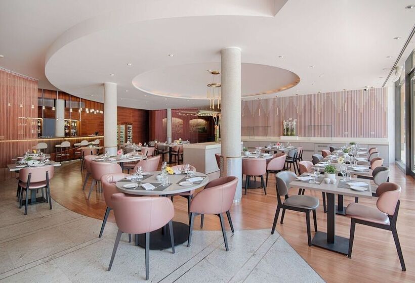 Отель NH Lecco Pontevecchio