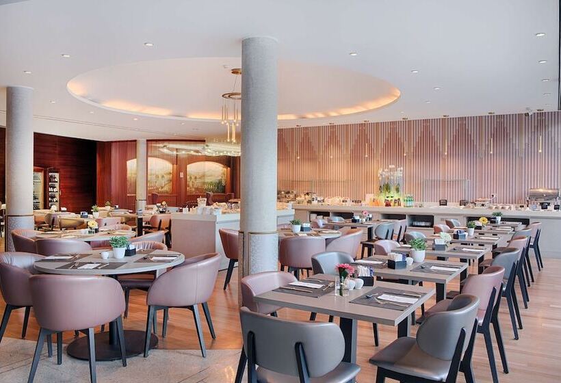 Отель NH Lecco Pontevecchio