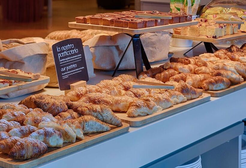 Отель NH Lecco Pontevecchio