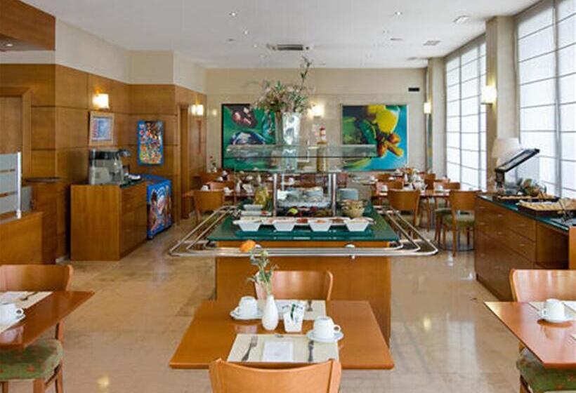 Отель NH San Pedro De Alcántara