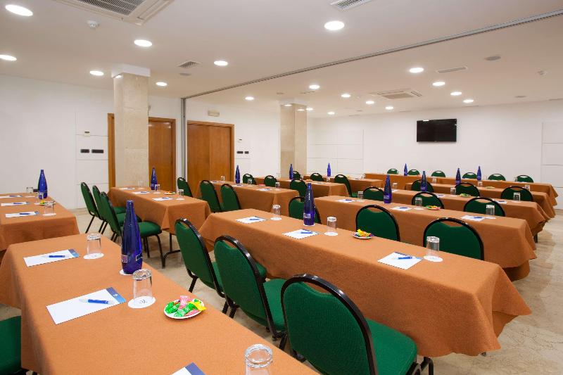 Отель NH San Pedro De Alcántara