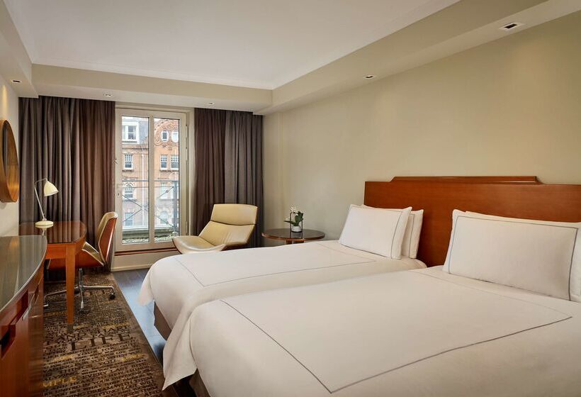 Отель Park Plaza Victoria London