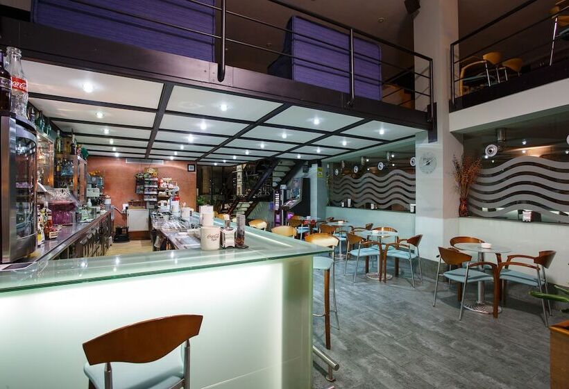 Отель Restaurante Pontiñas