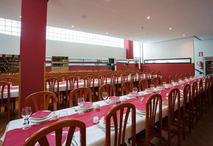 ホテル Restaurante Pontiñas