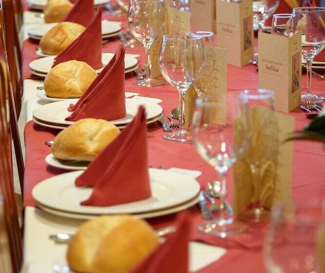 Отель Restaurante Pontiñas