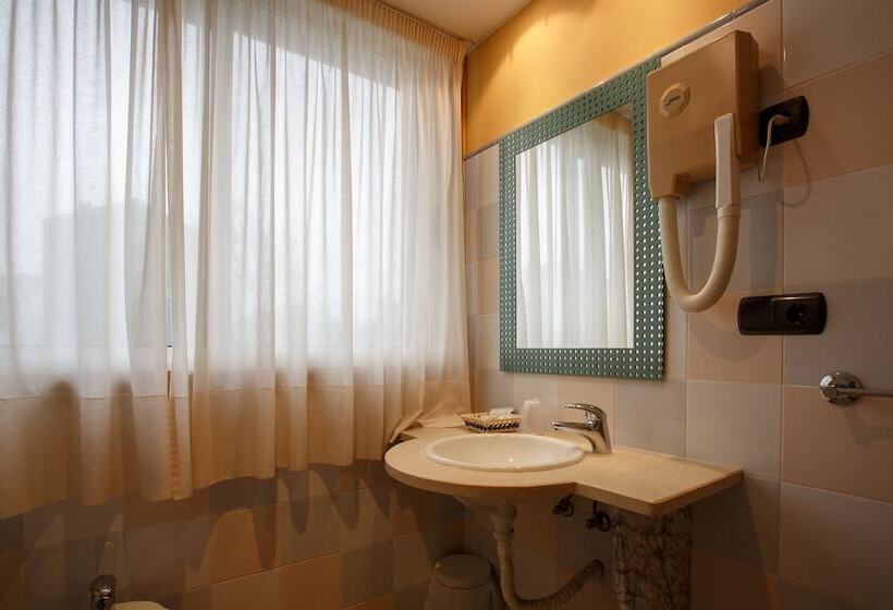 Отель Restaurante Pontiñas