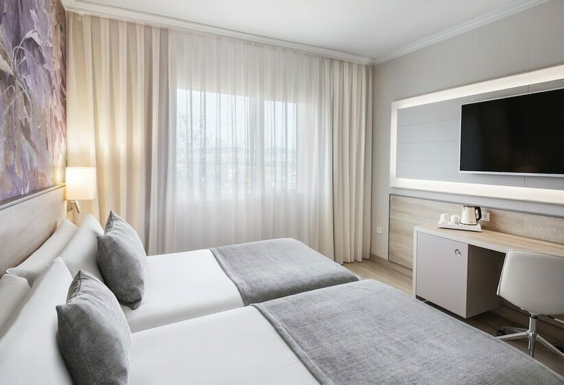 Отель Salles Ciutat Del Prat Barcelona Airport