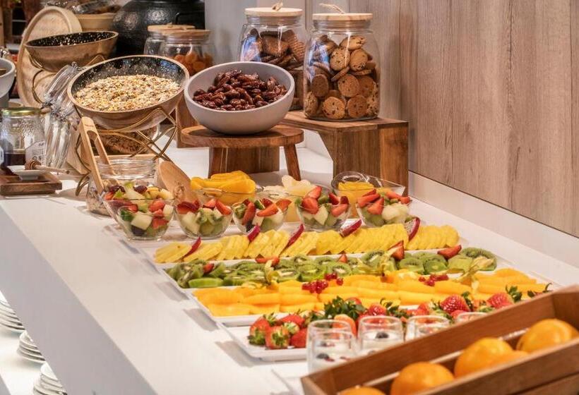 Отель Salles Ciutat Del Prat Barcelona Airport