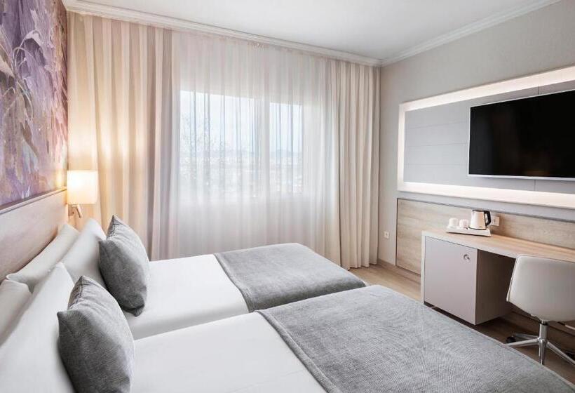 فندق Salles Ciutat Del Prat Barcelona Airport