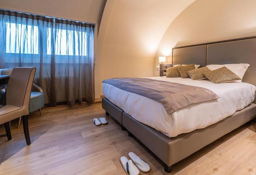 Smart Hotel Holiday