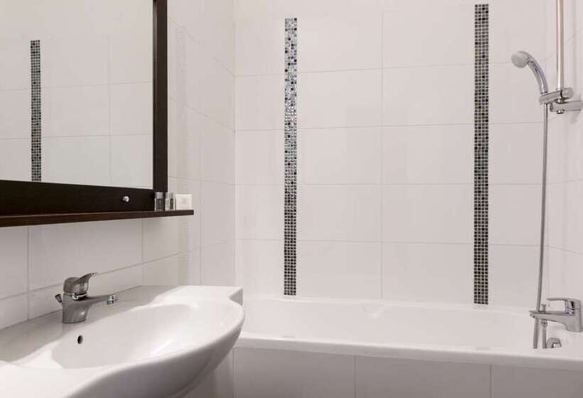 בית מלון כפרי The Originals City, Hôtel Paris Sud, Orly Draveil