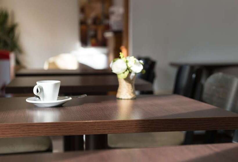 בית מלון כפרי The Originals City, Hôtel Paris Sud, Orly Draveil