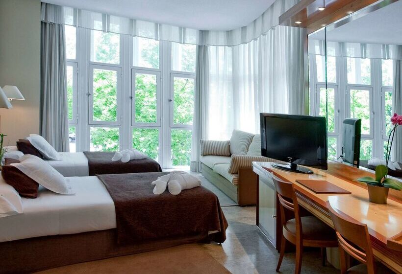 هتل Vp Jardin De Tres Cantos