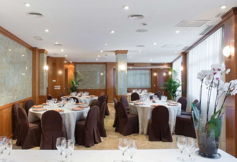 هتل Vp Jardin De Tres Cantos