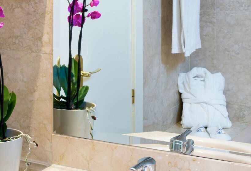 هتل Vp Jardin De Tres Cantos