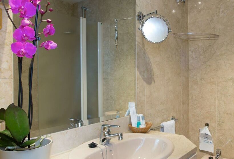 هتل Vp Jardin De Tres Cantos